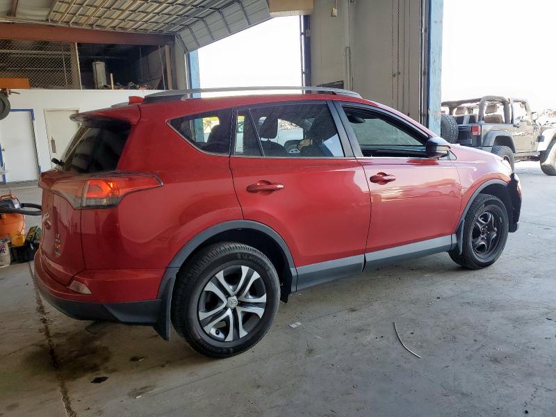 2T3BFREV0HW628602 - 2017 TOYOTA RAV4 LE 红色 照片 3