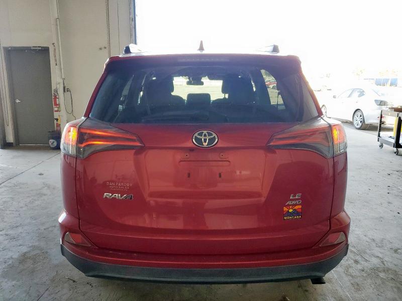 2T3BFREV0HW628602 - 2017 TOYOTA RAV4 LE 红色 照片 6