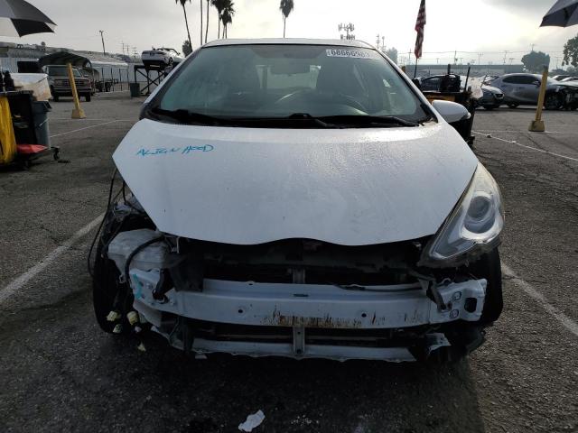 JTDKDTB37G1118072 - 2016 TOYOTA PRIUS C WHITE photo 5