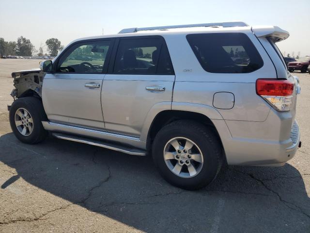 JTEZU5JR5D5049737 - 2013 TOYOTA 4RUNNER SR5 银色 照片 2