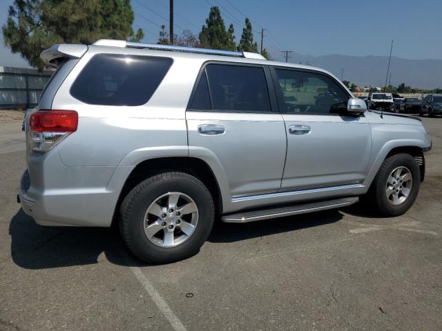 JTEZU5JR5D5049737 - 2013 TOYOTA 4RUNNER SR5 银色 照片 3