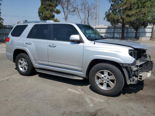 JTEZU5JR5D5049737 - 2013 TOYOTA 4RUNNER SR5 银色 照片 4