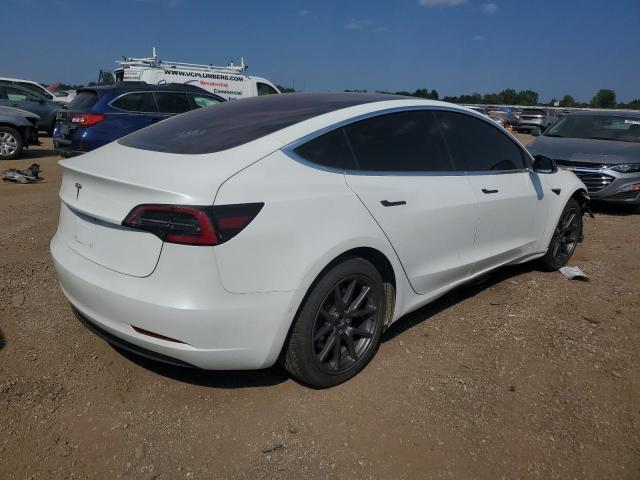 5YJ3E1EA4JF014816 - 2018 TESLA MODEL 3 Beyaz fotoğraf 3
