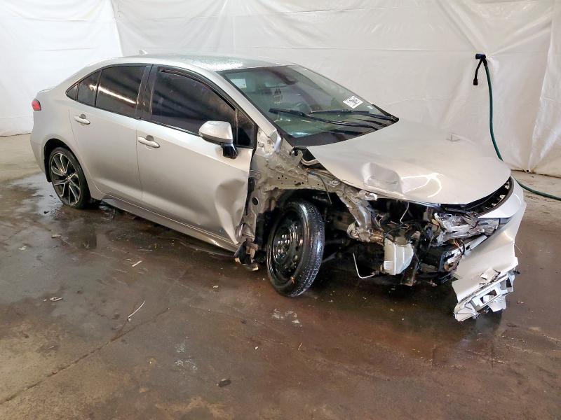 JTDS4RCE3LJ013039 - 2020 TOYOTA COROLLA SE Silber Foto 4