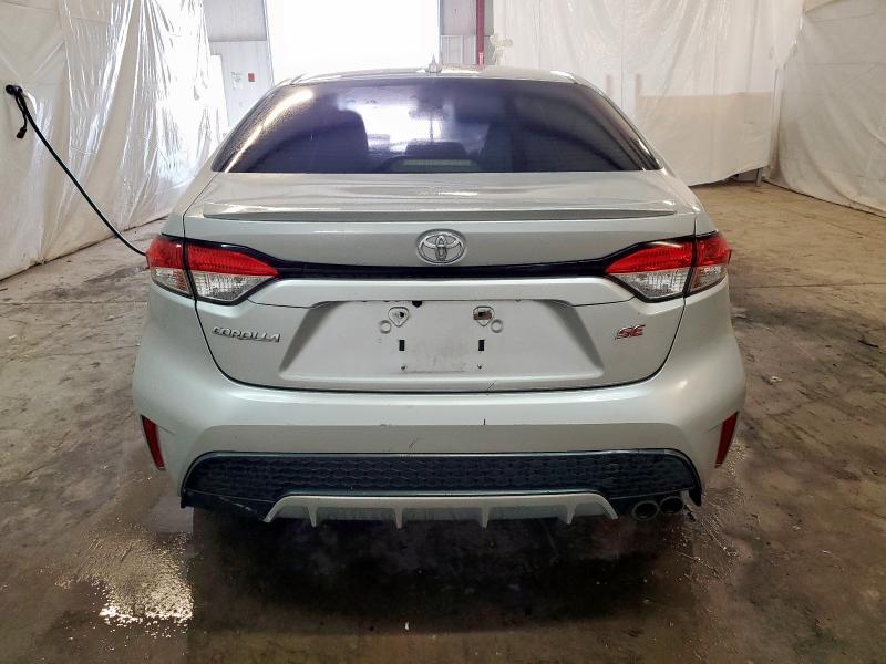 JTDS4RCE3LJ013039 - 2020 TOYOTA COROLLA SE Silber Foto 6