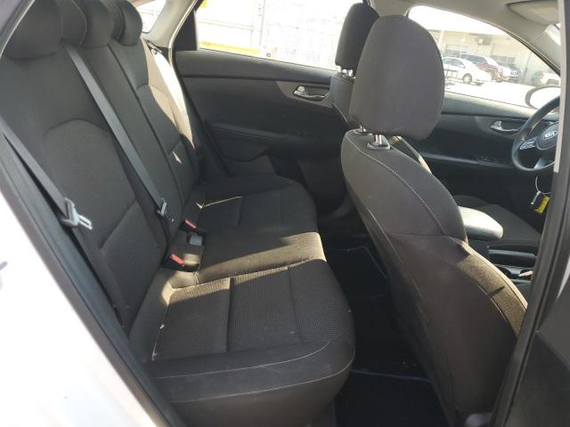 3KPF24AD4KE112419 - 2019 KIA FORTE FE WHITE photo 10