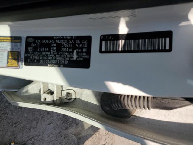 3KPF24AD4KE112419 - 2019 KIA FORTE FE WHITE photo 12
