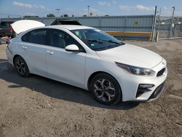 3KPF24AD4KE112419 - 2019 KIA FORTE FE WHITE photo 4