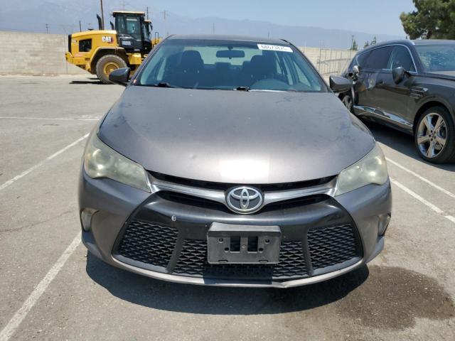 4T1BF1FK5GU198983 - 2016 TOYOTA CAMRY LE 灰色 照片 5