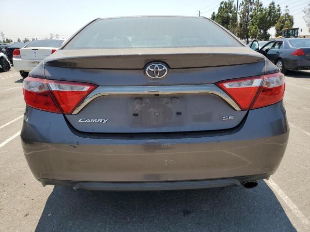 4T1BF1FK5GU198983 - 2016 TOYOTA CAMRY LE 灰色 照片 6