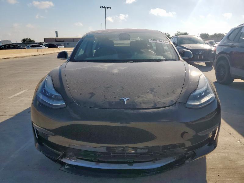 5YJ3E1EA9JF033667 - 2018 TESLA MODEL 3 შავი ფოტო 5