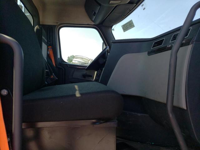 3AKJHTDV3KSKF2209 - 2019 FREIGHTLINER CASCADIA 1 أبيض صورة 5