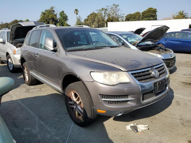 WVGBE77L88D024386 - 2008 VOLKSWAGEN TOUAREG 2 V6 GRAY photo 4