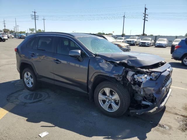 2T3P1RFV2MW240641 - 2021 TOYOTA RAV4 XLE GRAY photo 4