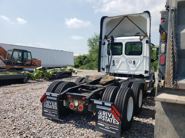 3AKJGBDV2JSGX9108 - 2018 FREIGHTLINER CASCADIA 1 Biały zdjęcie 4