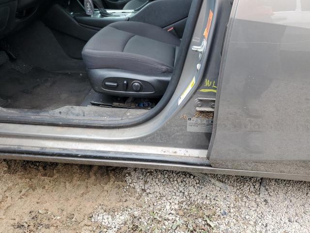 1G1ZE5STXHF287605 - 2017 CHEVROLET MALIBU LT SILVER photo 12