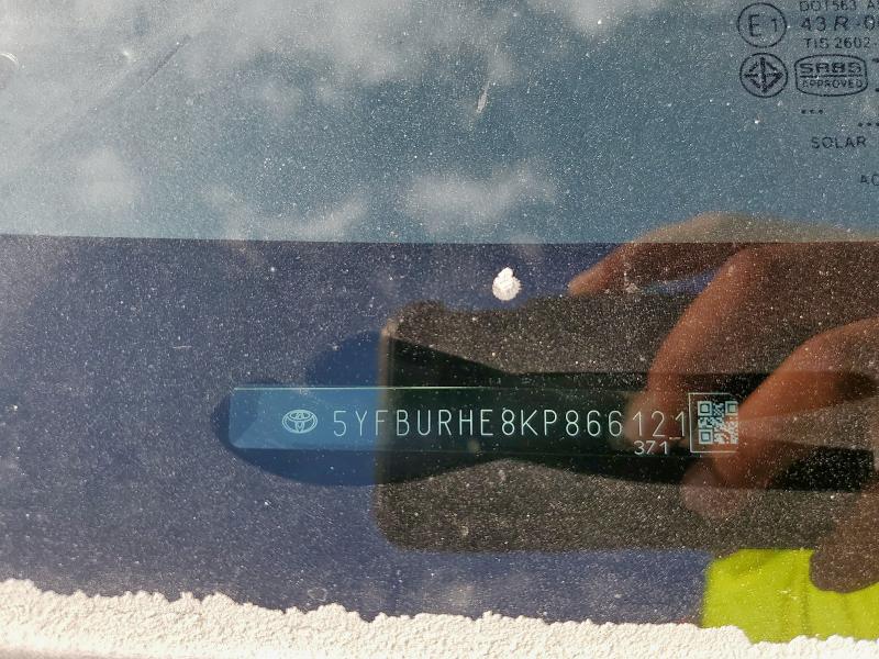 5YFBURHE8KP866121 - 2019 TOYOTA COROLLA L WHITE photo 12