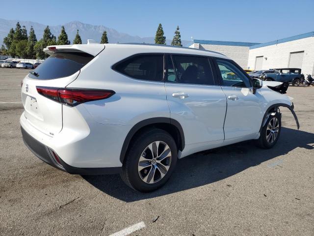 5TDHZRAH3NS551044 - 2022 TOYOTA HIGHLANDER XLE WHITE photo 3