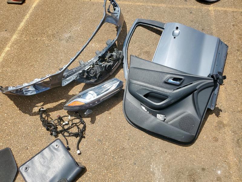 KL7CJLSBXKB948761 - 2019 CHEVROLET TRAX 1LT ნაცრისფერი ფოტო 13