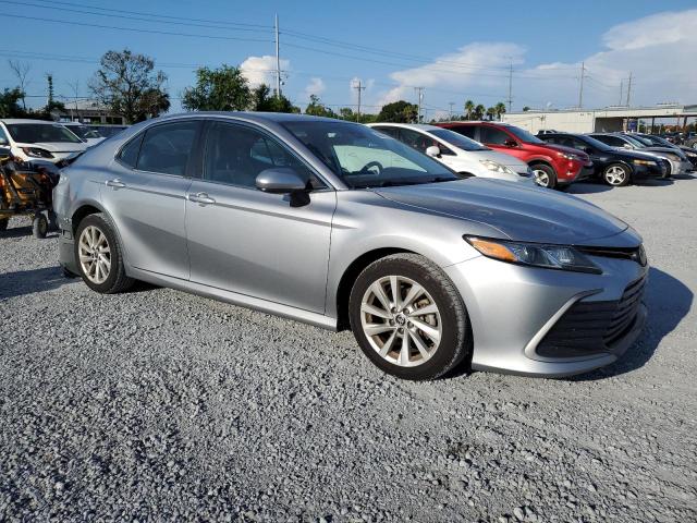 4T1C11AK6PU725262 - 2023 TOYOTA CAMRY LE SILVER photo 4