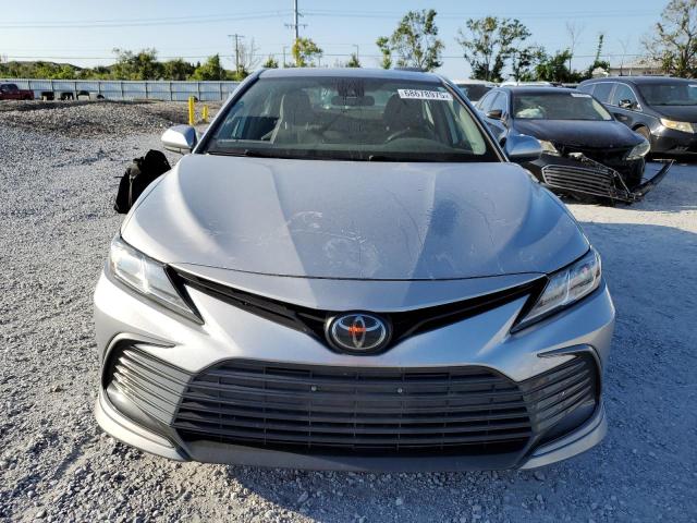 4T1C11AK6PU725262 - 2023 TOYOTA CAMRY LE SILVER photo 5