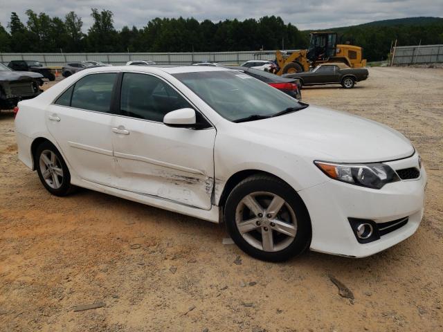 4T1BF1FK5EU804960 - 2014 TOYOTA CAMRY L WHITE photo 4