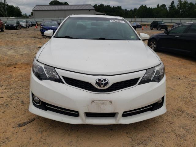 4T1BF1FK5EU804960 - 2014 TOYOTA CAMRY L WHITE photo 5