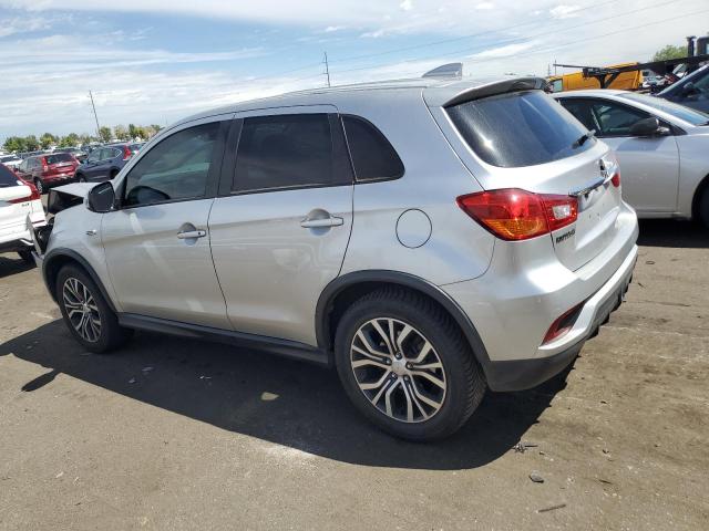 JA4AP3AU4JZ007575 - 2018 MITSUBISHI OUTLANDER ES SILVER photo 2