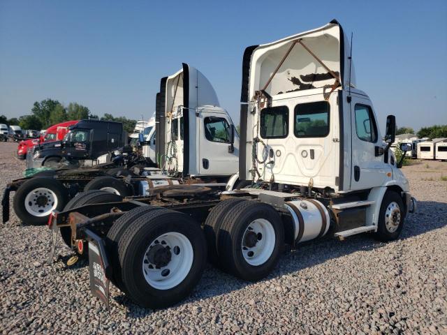 3AKJGBDV9JSGX9106 - 2018 FREIGHTLINER CASCADIA 1 أبيض صورة 4