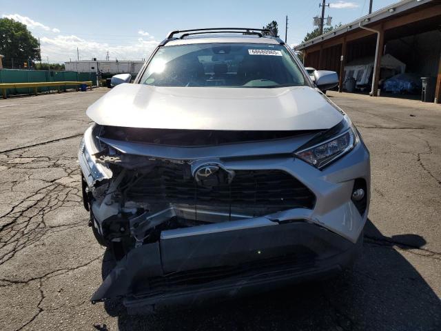 2T3W1RFV1LW073991 - 2020 TOYOTA RAV4 XLE SILVER photo 5