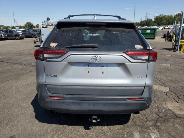 2T3W1RFV1LW073991 - 2020 TOYOTA RAV4 XLE SILVER photo 6