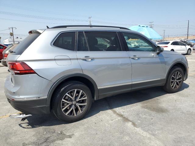 3VV2B7AX0LM025734 - 2020 VOLKSWAGEN TIGUAN SE Silber Foto 3