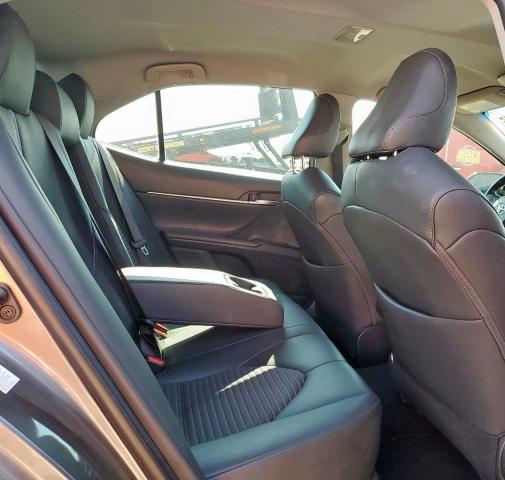 4T1B11HK5JU075400 - 2018 TOYOTA CAMRY L رمادي صورة 10