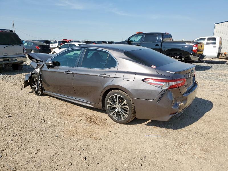 4T1B11HK5JU075400 - 2018 TOYOTA CAMRY L رمادي صورة 2