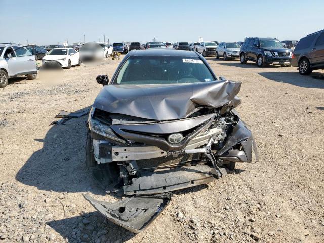 4T1B11HK5JU075400 - 2018 TOYOTA CAMRY L رمادي صورة 5