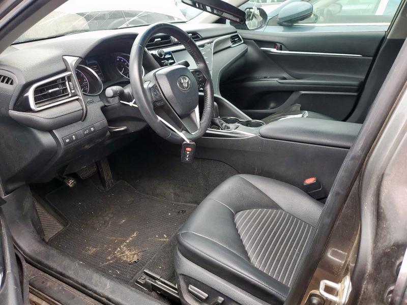 4T1B11HK5JU075400 - 2018 TOYOTA CAMRY L رمادي صورة 7