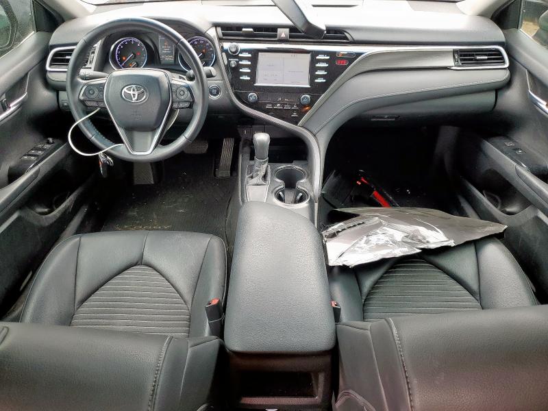 4T1B11HK5JU075400 - 2018 TOYOTA CAMRY L رمادي صورة 8