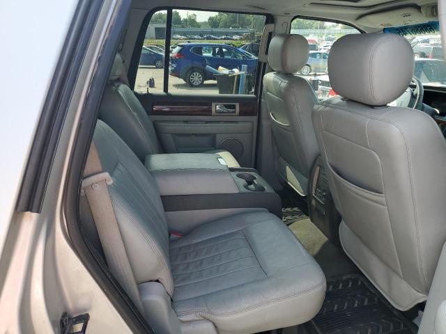 5LMFU28R04LJ40673 - 2004 LINCOLN NAVIGATOR 银色 照片 10