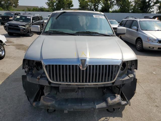 5LMFU28R04LJ40673 - 2004 LINCOLN NAVIGATOR 银色 照片 5