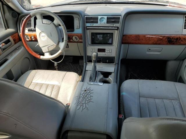 5LMFU28R04LJ40673 - 2004 LINCOLN NAVIGATOR 银色 照片 8