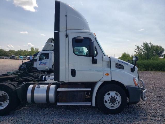 3AKJGBDVXESGA1077 - 2014 FREIGHTLINER CASCADIA 1 WHITE photo 10