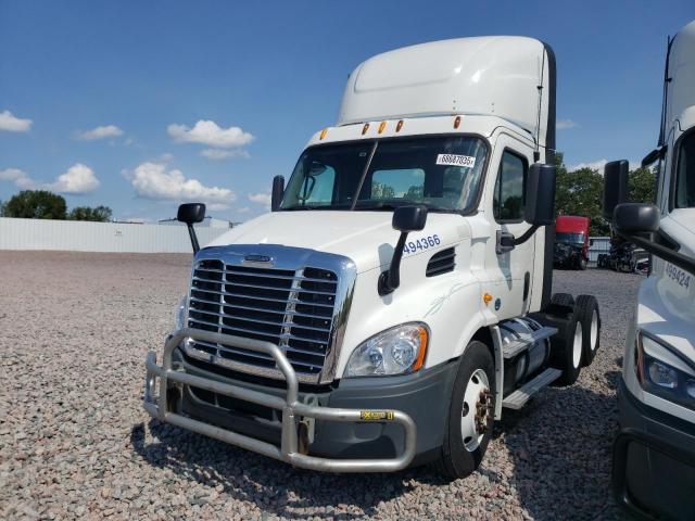 3AKJGBDVXESGA1077 - 2014 FREIGHTLINER CASCADIA 1 WHITE photo 2
