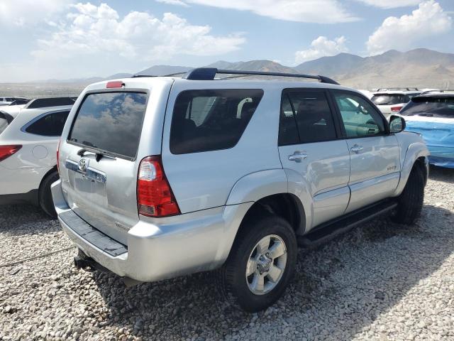 JTEBT14R460062018 - 2006 TOYOTA 4RUNNER SR5 Silber Foto 3