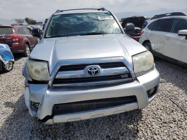 JTEBT14R460062018 - 2006 TOYOTA 4RUNNER SR5 Silber Foto 5