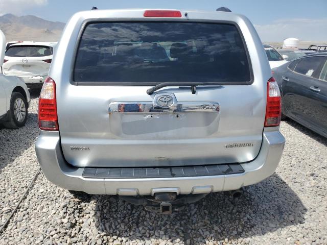 JTEBT14R460062018 - 2006 TOYOTA 4RUNNER SR5 Silber Foto 6