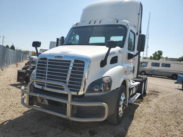 3AKJGBDV0JSGX9110 - 2018 FREIGHTLINER CASCADIA 1 WHITE photo 2