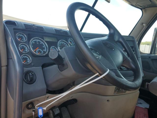 3AKJGBDV0JSGX9110 - 2018 FREIGHTLINER CASCADIA 1 WHITE photo 5