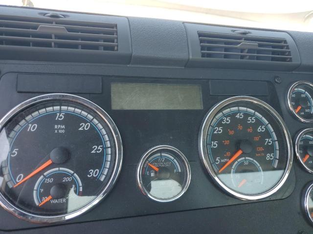 3AKJGBDV0JSGX9110 - 2018 FREIGHTLINER CASCADIA 1 WHITE photo 8