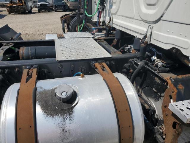 3AKJGBDV0JSGX9110 - 2018 FREIGHTLINER CASCADIA 1 WHITE photo 9