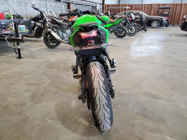 ML5EXER18PDA81131 - 2023 KAWASAKI EX650 R Зеленый фото 4